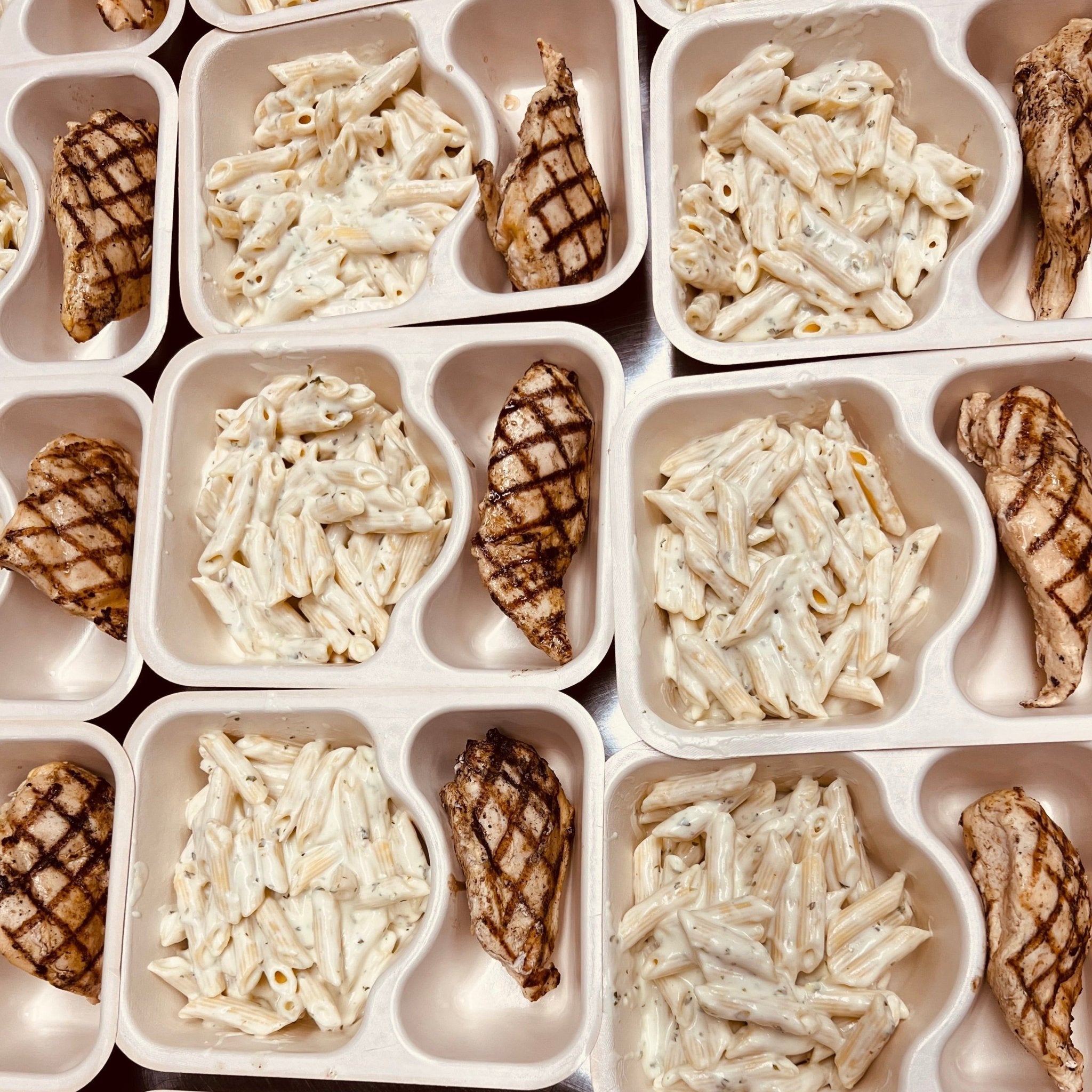 Grilled Chicken Breast with Penne Alfredo (approx. 500g)